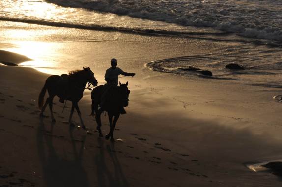 Fim de tarde na praia de Mancora, no litoral norte do Peru